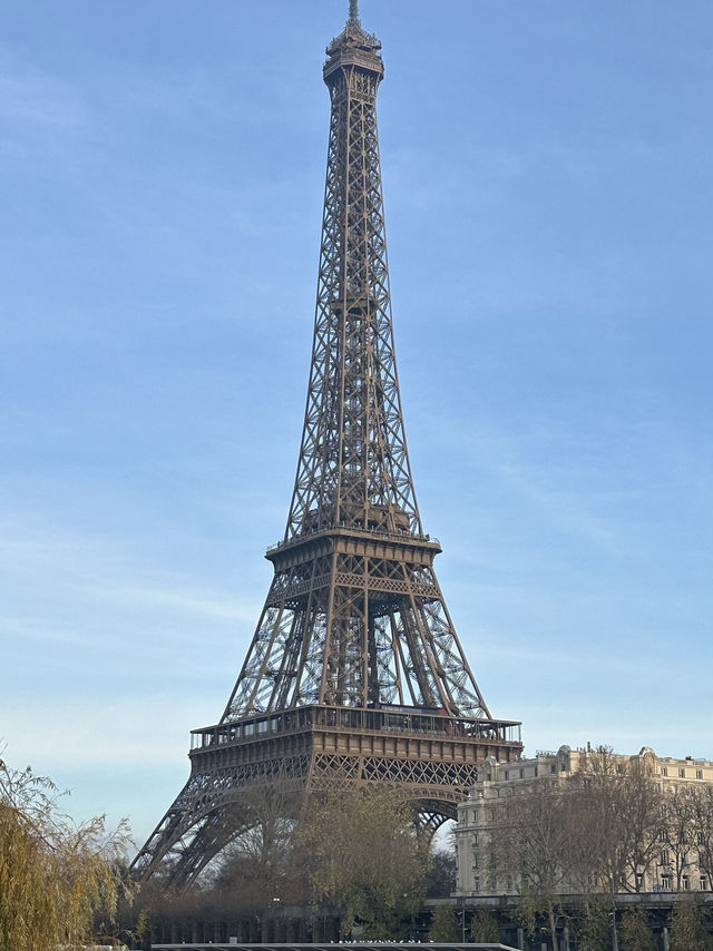 Cinema’s Steel Stage: Walking Pont de Bir-Hakeim’s Dreamscape