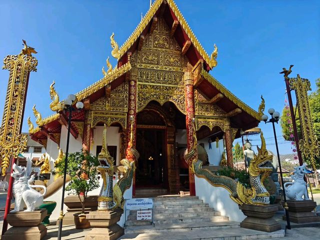 Temple Hopping Like a Pro in Mueang