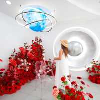   คาเฟ่างแสนกับธีม The Red Flower ตกแต่งด้วยดอกไม้