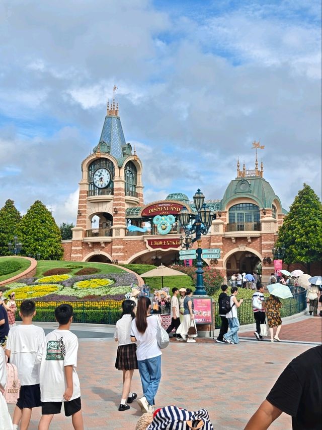 大人以及小孩的夢幻園區，一輩子一定要來玩的地方。