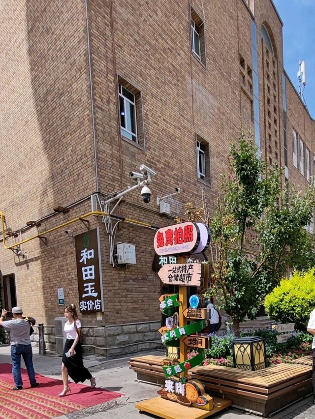 Urumqi Grand Bazaar Cultural Street: Where Ethnic Charm Meets Modern Vibrancy