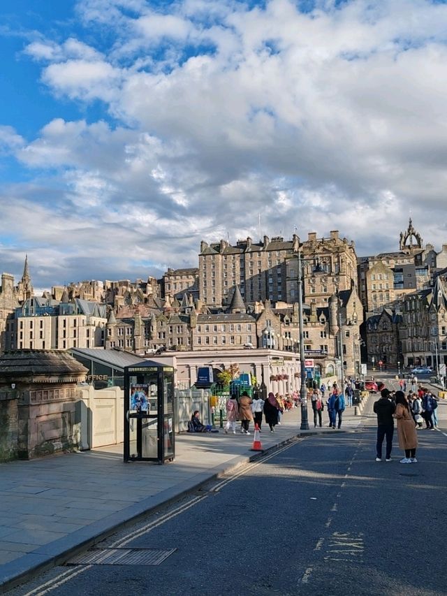 Waverley Bridge: Edinburgh's Iconic Gateway