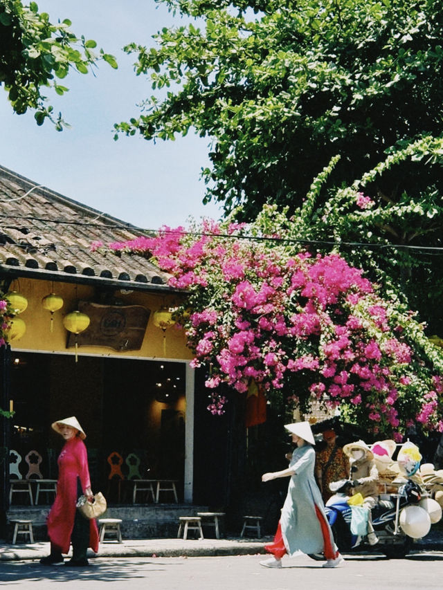 🌸 Hoi An – Timeless Charm by Day & Magical Glow by Night 🏮  🌸 Hoi An – Timeless Charm by Day & Magical Glow by Night 🏮