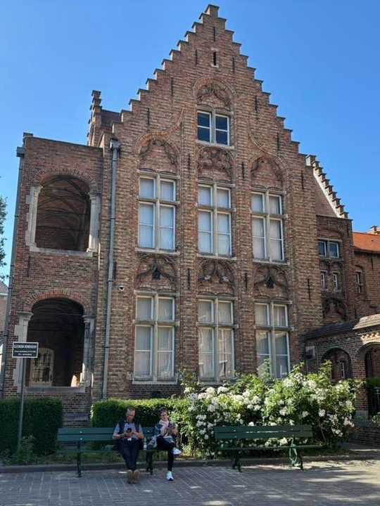 Bruges: Where Time Tiptoes and Beauty Blooms Bruges: Where Time Tiptoes and Beauty Blooms
