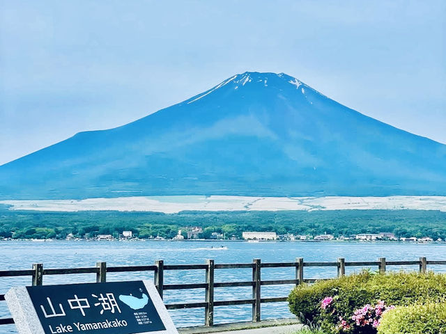🏞「當富士山倒映在湖中，時間彷彿靜止。」