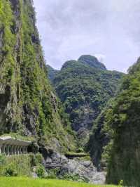 花蓮九曲洞翠綠峽谷大自然美景
