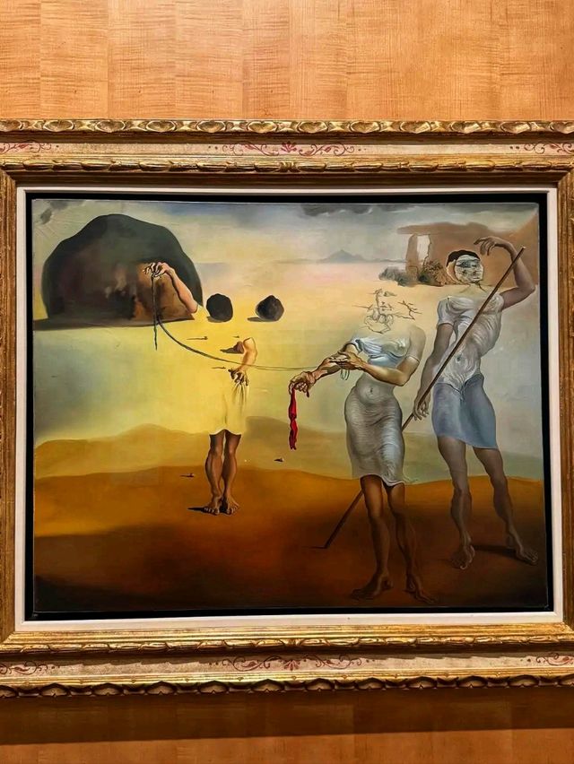 🎨 Salvador Dalí Museum – A Surreal Journey in St. Petersburg 🌀 🎨 Salvador Dalí Museum – A Surreal Journey in St. Petersburg 🌀