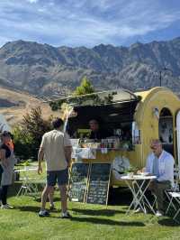 【ニュージーランド・クイーンズタウン】地元の魅力がぎゅっと詰まった「Remarkables Market」🍯🥖🎶
