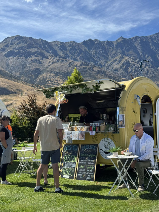【ニュージーランド・クイーンズタウン】地元の魅力がぎゅっと詰まった「Remarkables Market」🍯🥖🎶