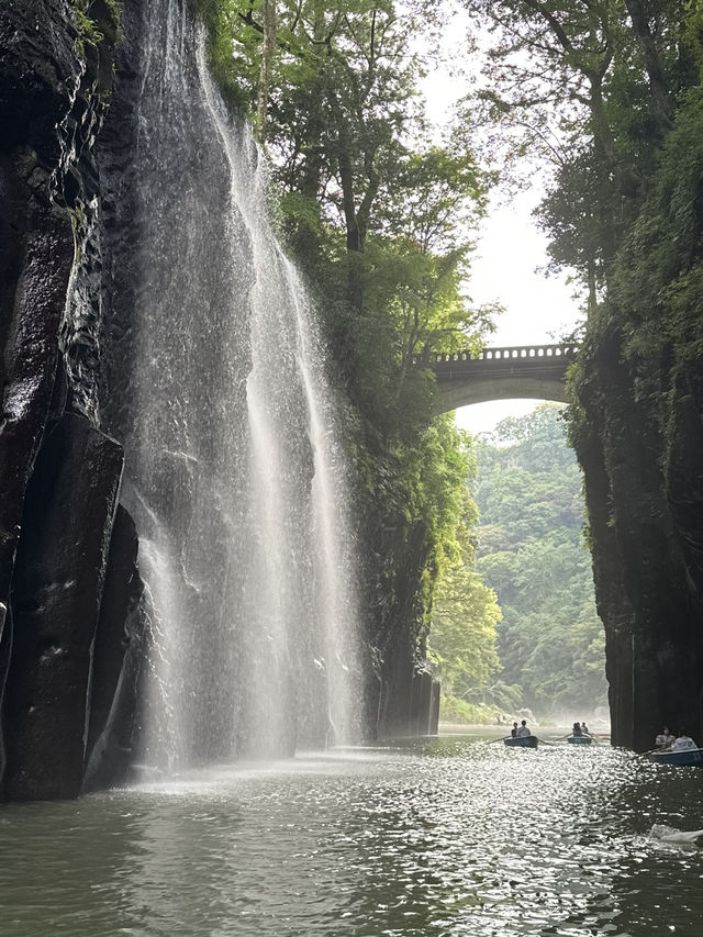走進高千穗峽，在溪谷與瀑布間體驗神話般的自然奇景