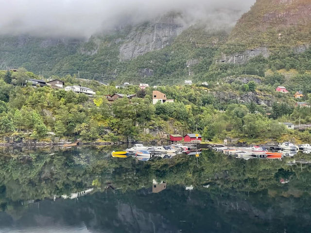 Dramatic Fjords and Serene Beauty in Flåm