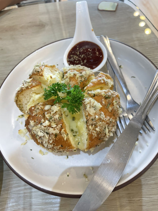รีวิว คาเฟ่น่ารักในแม่เมาะ EAT ME CAFE รีวิว คาเฟ่น่ารักในแม่เมาะ EAT ME CAFE