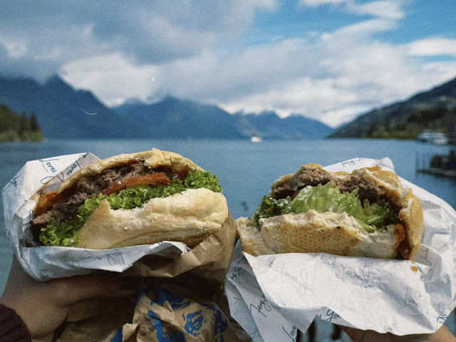 Walk and Meet the Beauty of Queenstown 🌸 Walk and Meet the Beauty of Queenstown 🌸