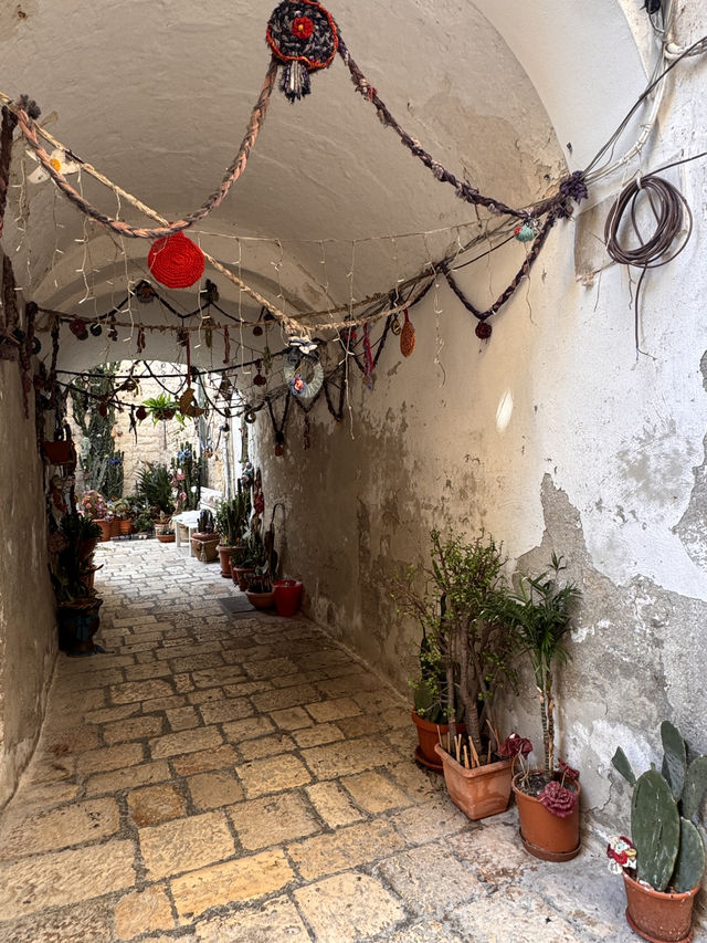 바다 위에 떠 있는 흰 도시, 폴리냐노 아 마레 바다 위에 떠 있는 흰 도시, 폴리냐노 아 마레