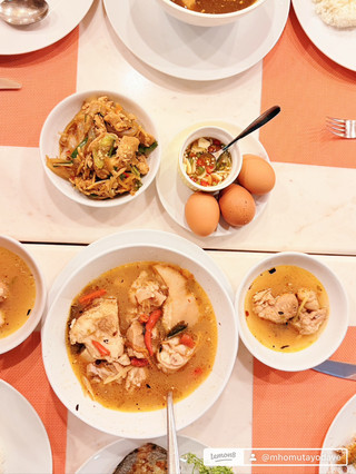 มื้อเที่ยงมื้อนี้จัดเต็มด้วยหลากรสชาติ