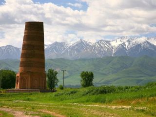 Burana Tower (Kyrgyzstan) – หอคอยโบราณกลางทุ่งหญ้า