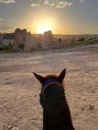 HORSERIDING IN CAPPADOCIA, WHAT AN EPIC TRAVEL MOMENT!