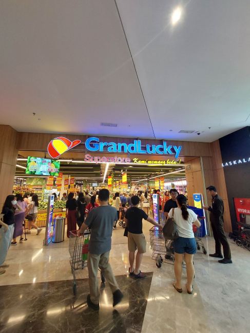 A local favourite hiding in plain sight: the supermarket in Jakarta that tourists should discover!