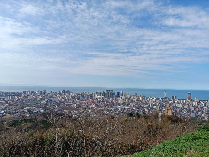 🍊 Winter Walking Above Batumi: Hiking to Anuria & Argo Viewpoint in Late February! 🚡🌊