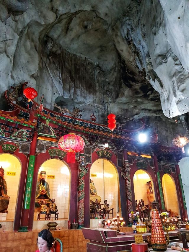 A cave temple in Ipho
