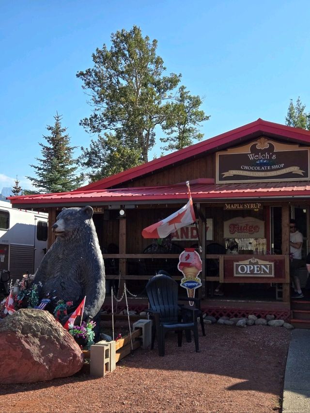 🏔️✨ Discover Waterton Townsite – The Heart of Waterton Lakes National Park! ✨🏔️