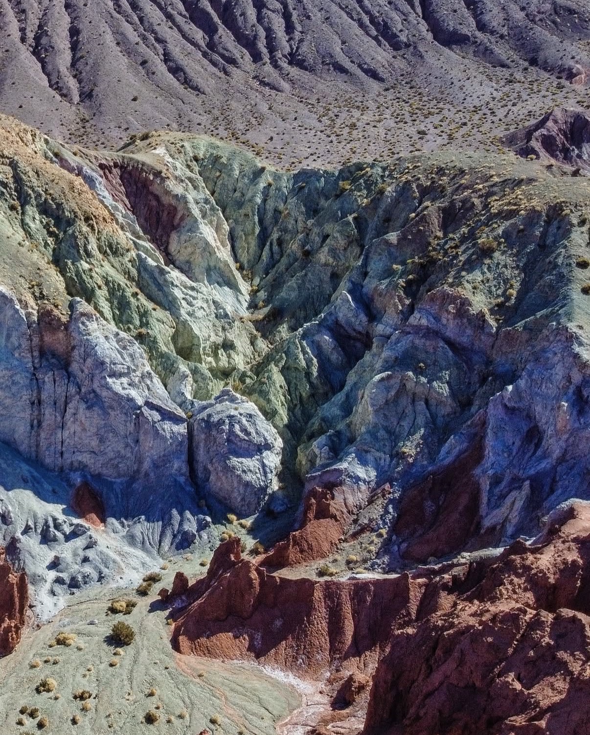 Valle del Arcoíris: Rainbow Valley, a Vibrant Spectacle of Minerals