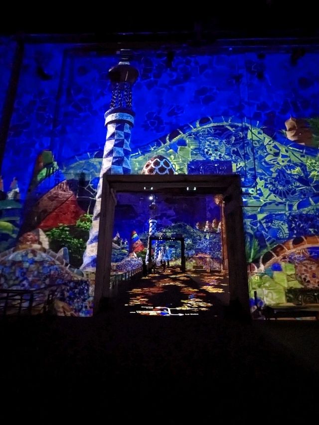 Immersive experience at les Bassins de Lumieres