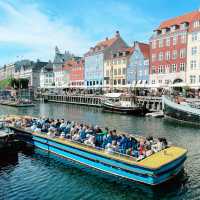 Nyhavn canal side town 🍻🦐🦪⛴️