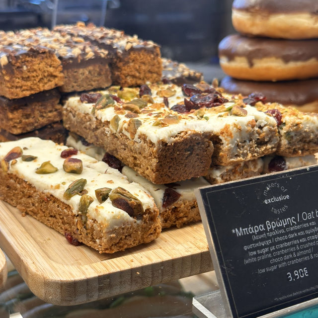 Grab a freshly baked bite here! 🇬🇷