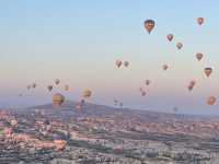 How beautiful is the sky in space balloons in Cappadocia! 🎈✨