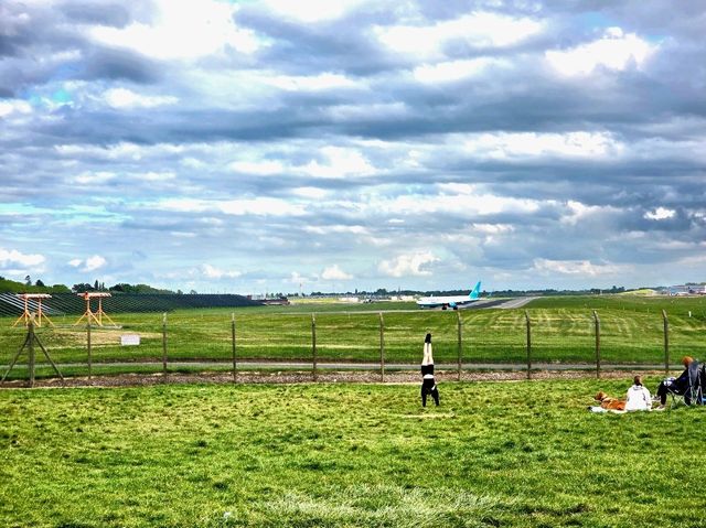 A Perfect Summer Day at Birmingham Airport Viewing Area – A Hidden Gem in Sheldon Country Park