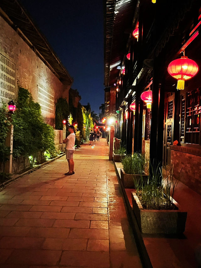 Pingyao After Dark: Lanterns, Neon & a Surprise Gold Fix