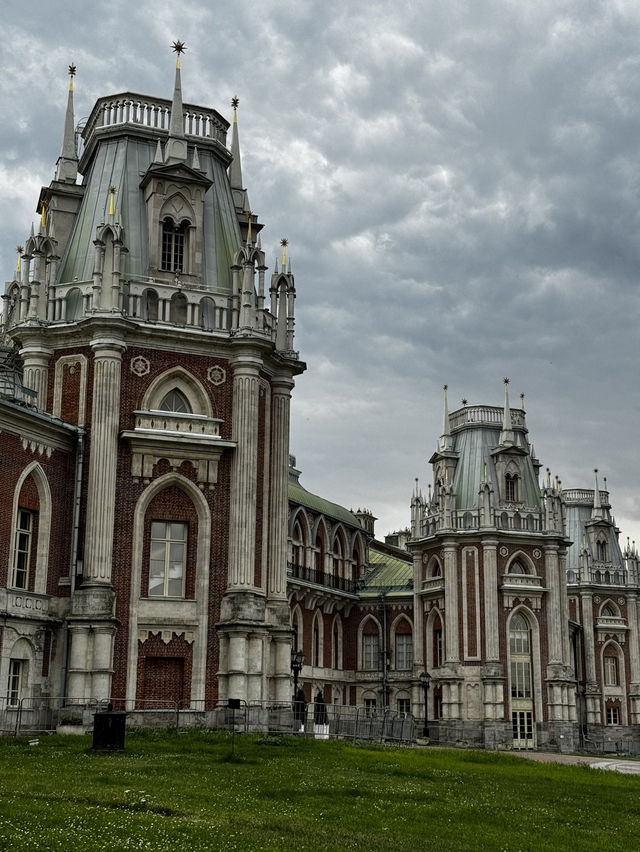  The Russian Versailles: A Walk Through Tsaritsyno  