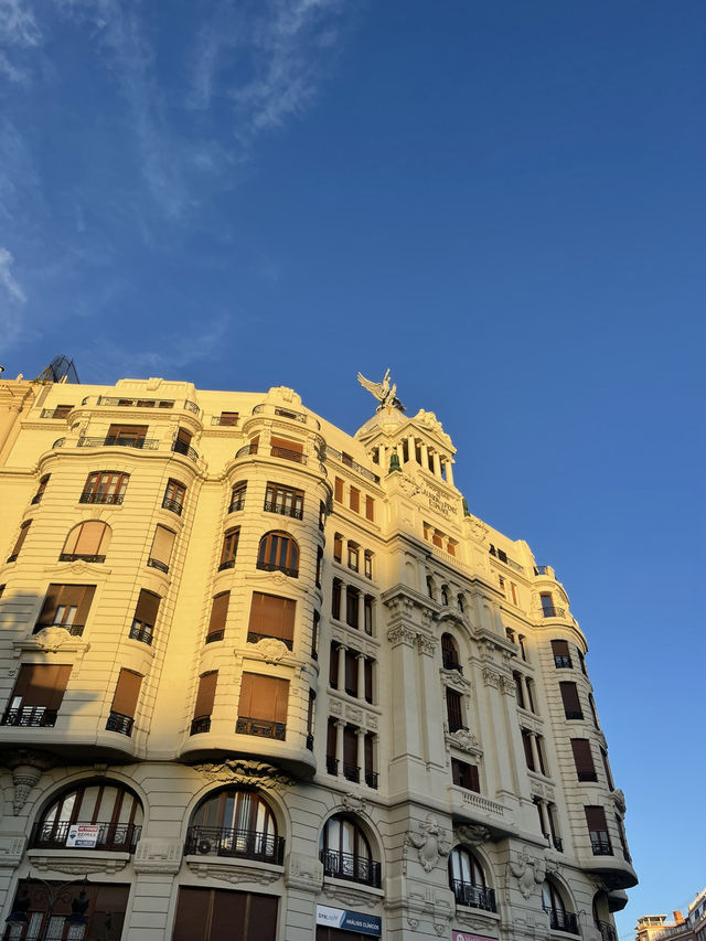 Valencia: Color, Culture & Mediterranean Style 🎨☀️🌊 Valencia: Color, Culture & Mediterranean Style 🎨☀️🌊