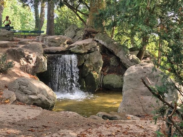 Bois de Boulogne: Must-Do Activities & Halloween Fun 🎃🌳 Bois de Boulogne: Must-Do Activities & Halloween Fun 🎃🌳