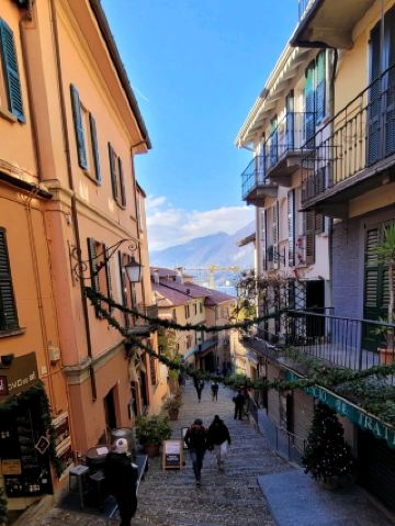 코모 호수｜빛, 달콤함, 그리고 호수 바람에 부드럽게 감싸인 하루