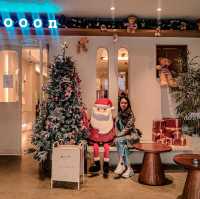 Dating with Santa at the café!