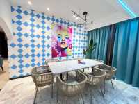 Discover a commercial art-themed homestay.
