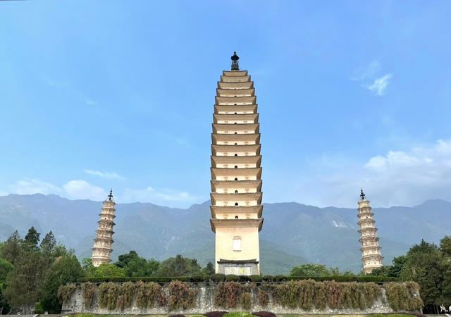 Go to the windy place, Dali in Yunnan.