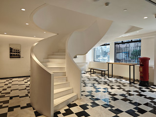 There is a free exhibition hall on the Bund in Shanghai: The HSBC History Exhibition Hall, the commemorative plates have been distributed