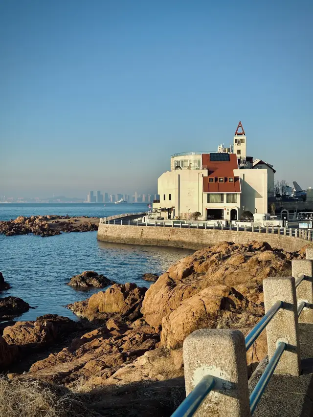 The romance of Qingdao in winter is so overwhelming that it's almost a foul play