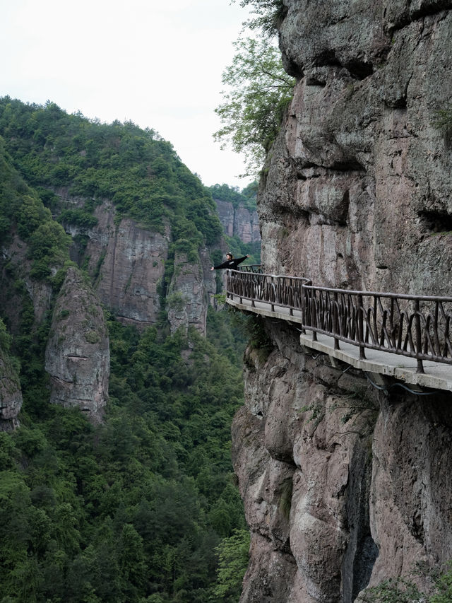 穿岩十九峰山腳下，住進山水居舍
