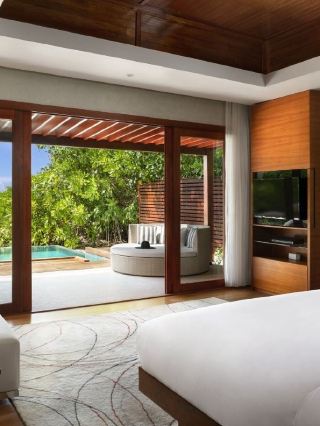 🏝️ Maldives Magic: Top Picks for Luxe Island Stays 🏝️