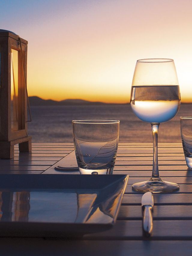 🌟 Mykonos Magic: Top Stays in Greece's Island Paradise 🌊