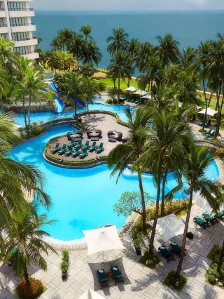 🌟 Manila's Luxe Escape: Sofitel Philippine Plaza 🌴✨