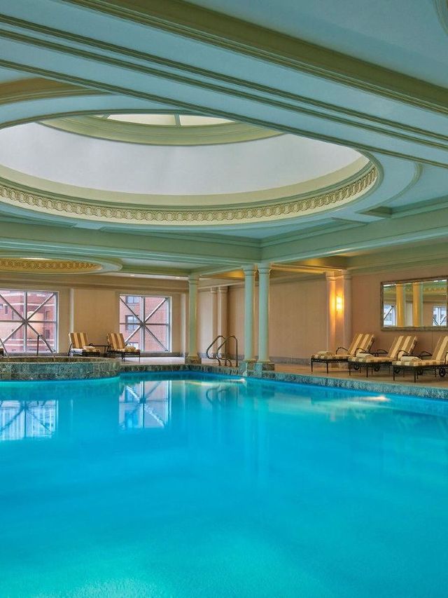 🌟 Chicago's Finest: Luxe Sleeps at Four Seasons 🌟