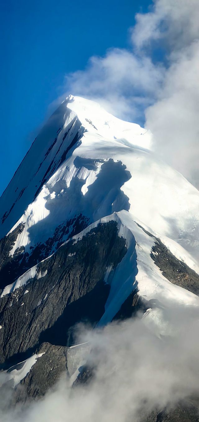 勒多曼因徒步探險攻略:冰川、雪山與生態奇觀之旅。 勒多曼因徒步探險攻略:冰川、雪山與生態奇觀之旅。