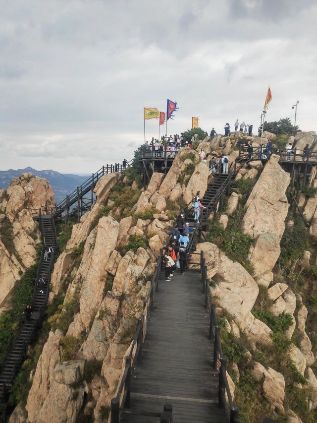 「齊魯小黃山」天嵮山  丹崖絕壁 奇峰林立。