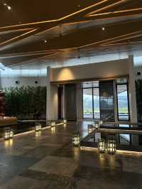 成都全新瀑布酒店享受避世之境。
