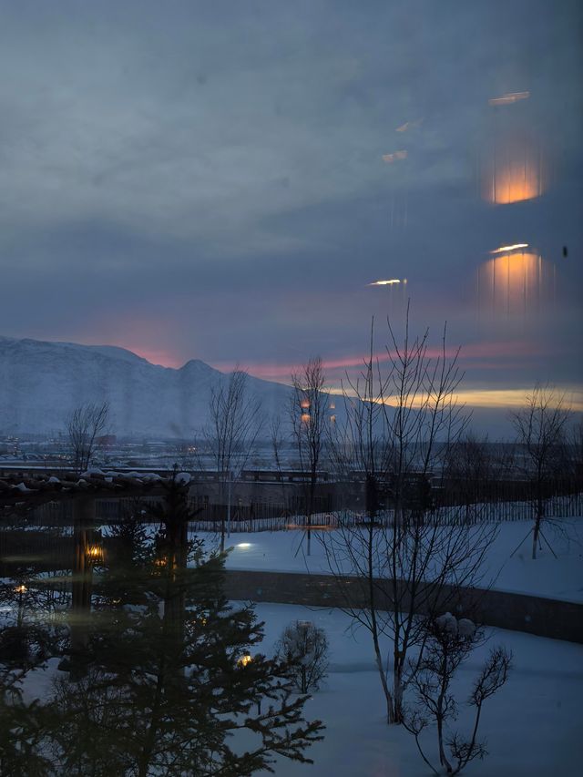 新疆溫泉酒店天花板！房間有私湯！出門就是雪